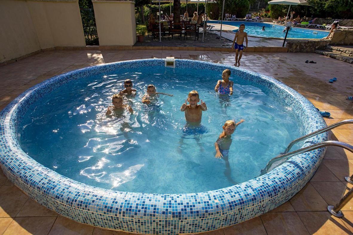 Hotel Naslada บัลชิค ภายนอก รูปภาพ